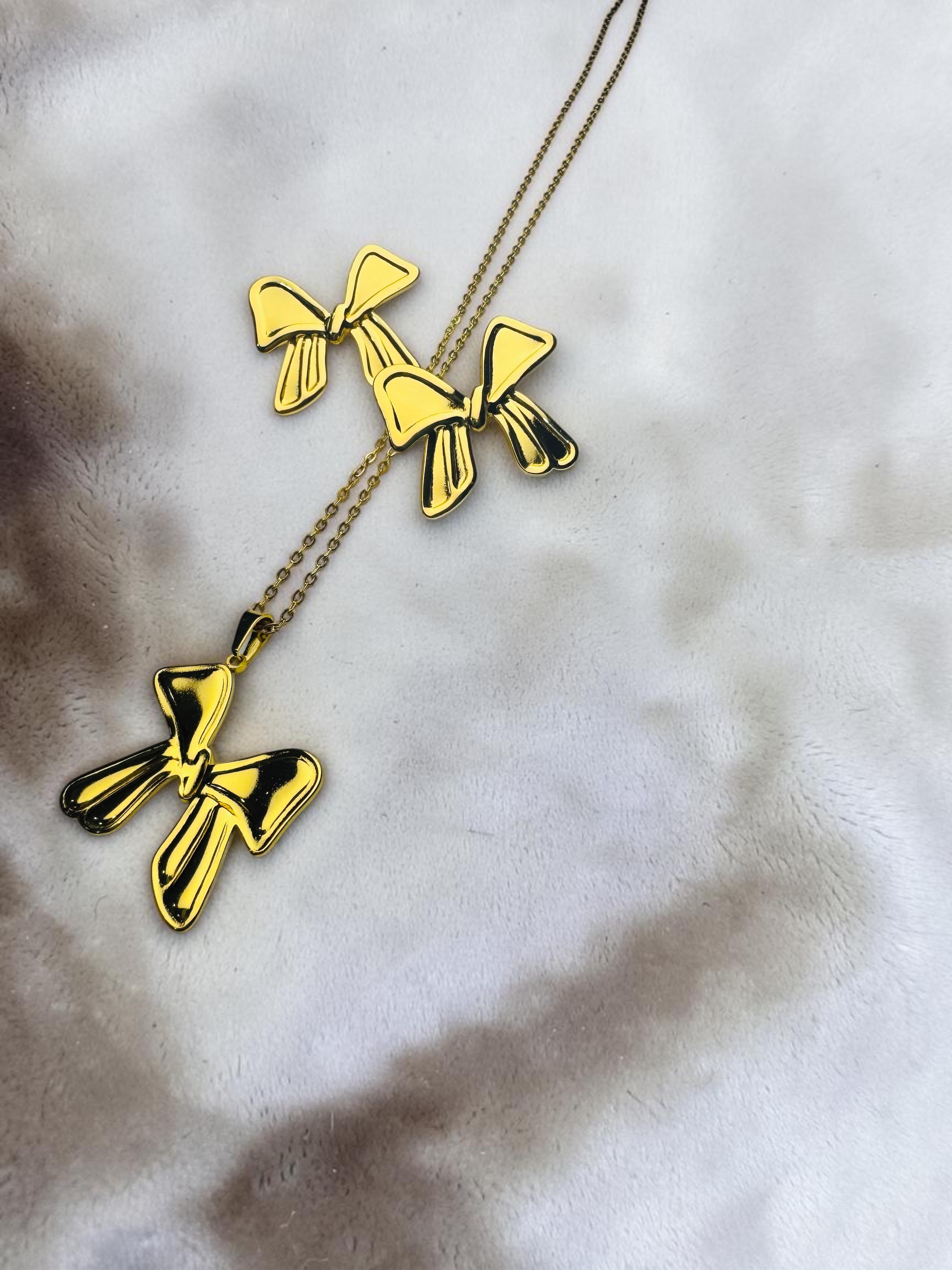 set aretes y cadena con dijen.