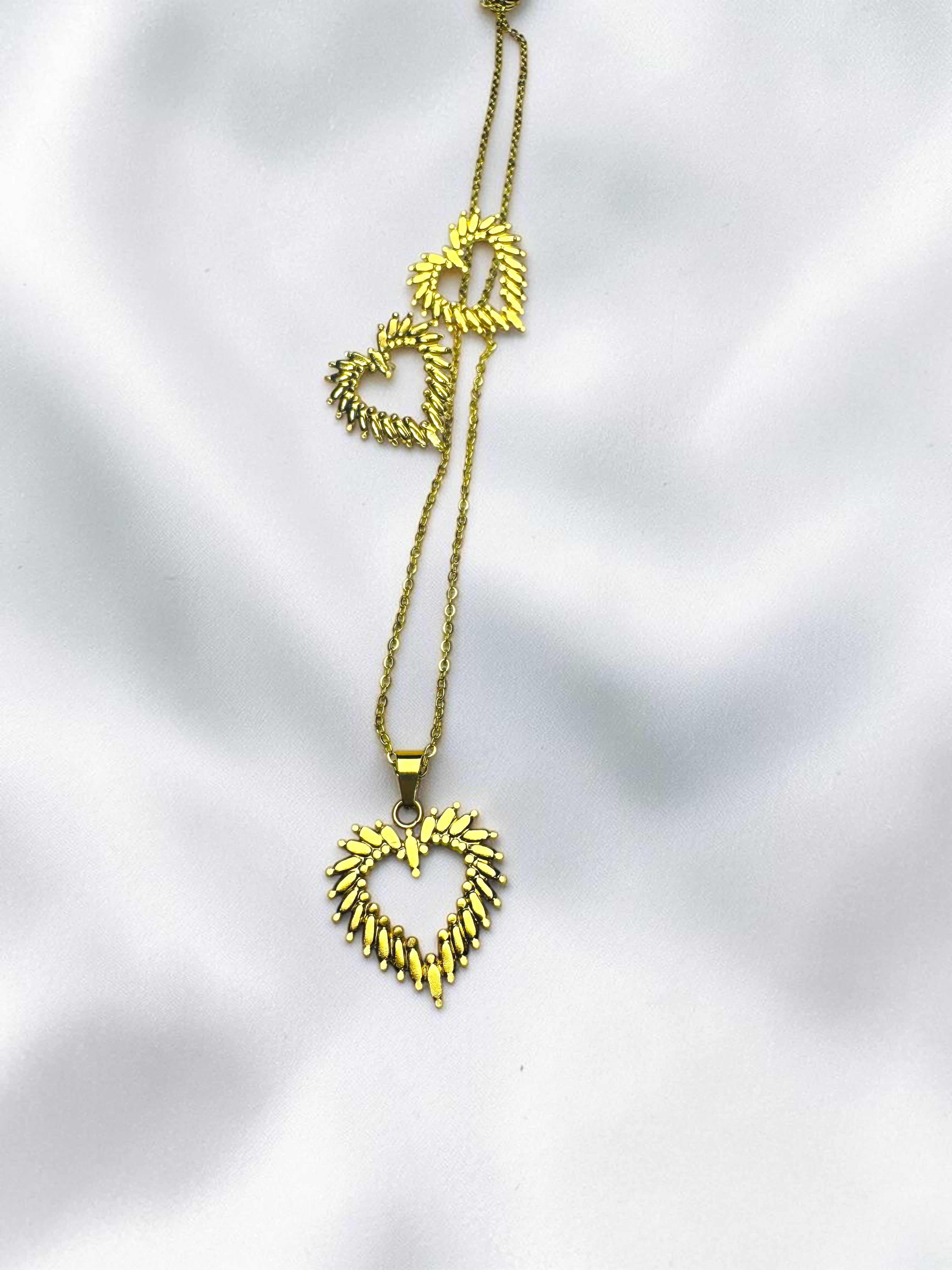 set aretes y cadena con dijen.